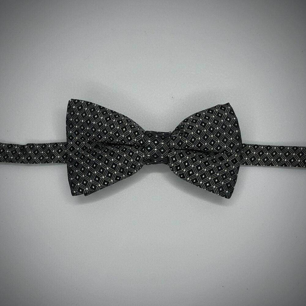 Pre-Tied Bow Tie Adjustable Neck Strap Snap Black & White Geometric Pattern